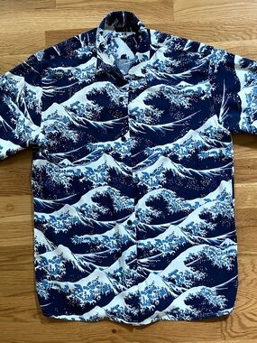 Uniqlo Great Wave off Kanagawa Button-up Shirt